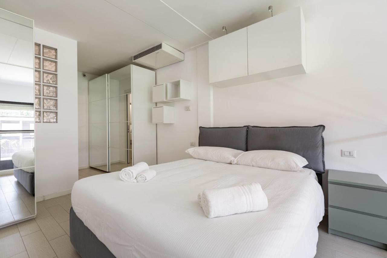 Elegant Loft With Balcony! Daire Milano Dış mekan fotoğraf
